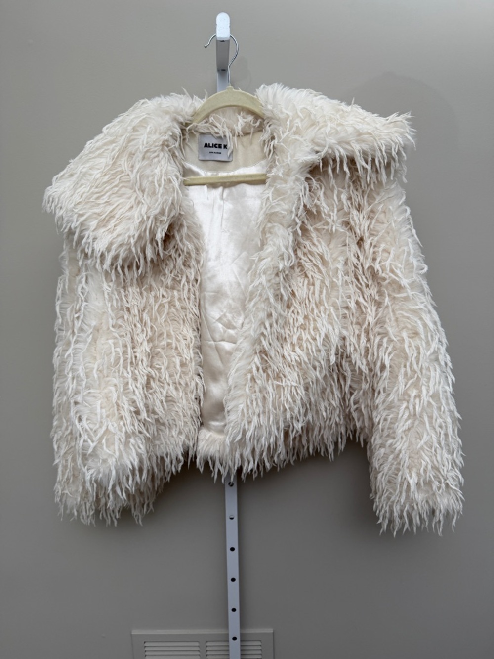 Alice K Cropped Fur Coat - Picture 5 of 7